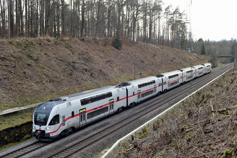 4010 1056 als IC 188 bei km 19,0 (Januar 2025)