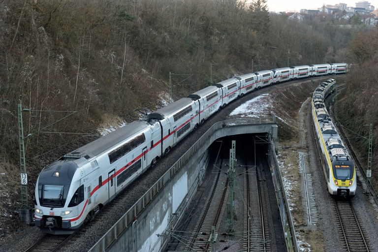 4010 108 und 4010 107 als IC 381 bei km 13,8 (Februar 2025)