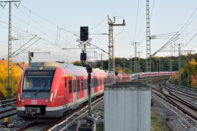 430 554, 430 091, 430 565, 430 090, 430 074 und 430 529 bei km 16,8 (Oktober 2025)