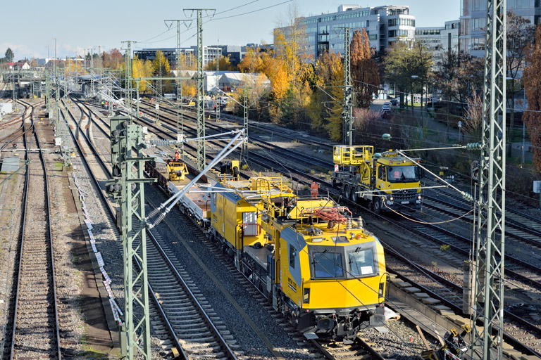 Motorturmwagen MTW 100 (99 80 9436 009-1) bei km 15,8 (November 2025)