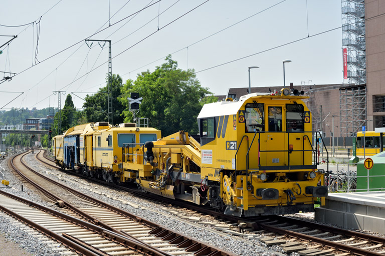 Stopf- und Planiermaschinenzug bei km 15,6 (Juni 2025)