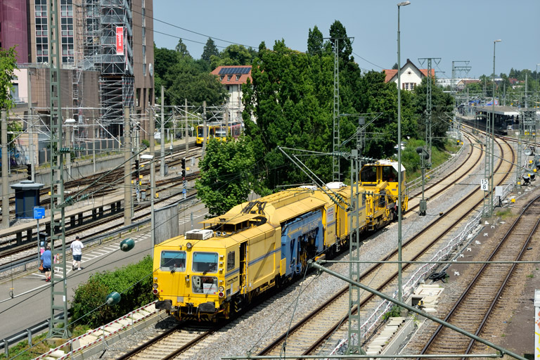 Stopf- und Planiermaschinenzug bei km 15,8 (Juni 2025)