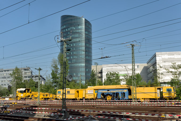 Stopf- und Planiermaschinenzug bei km 15,8 (Juni 2025)
