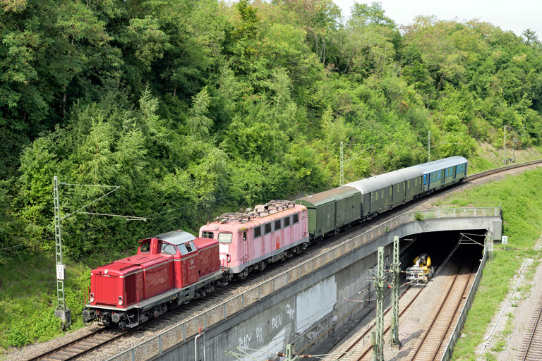 V100 2084 und 141 083 bei km 13,8 (August 2025)