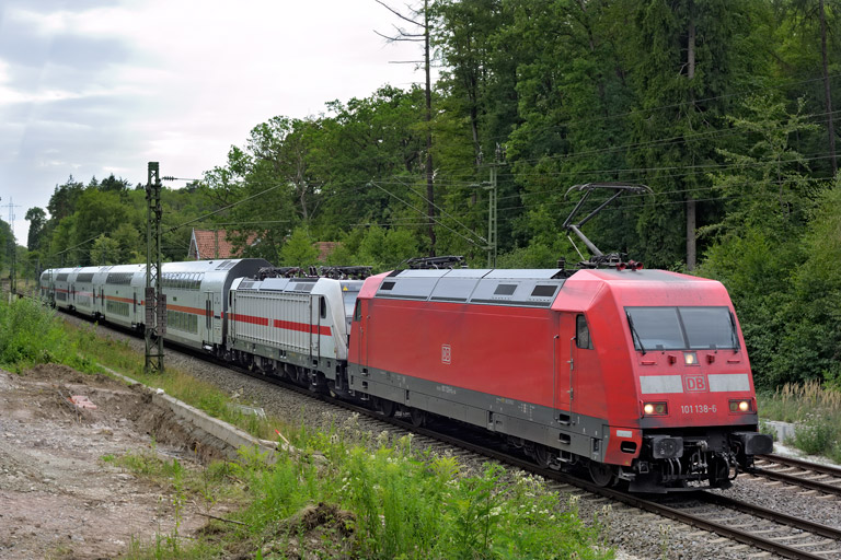 101 138 und 147 578 mit FbZ-D 77757 bei km 18,0 (August 2026)