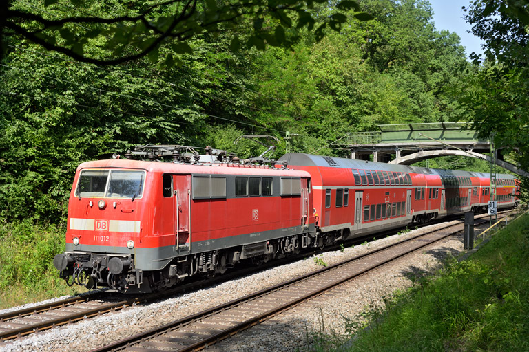 111 012 mit RE 28479 bei km 11,6 (Juli 2026)