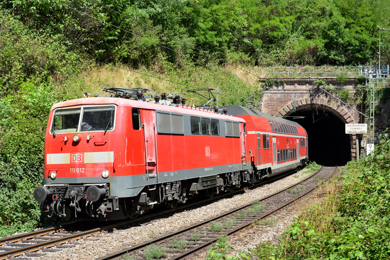 111 012 mit RE 28483 bei km 9,2 (Juli 2026)