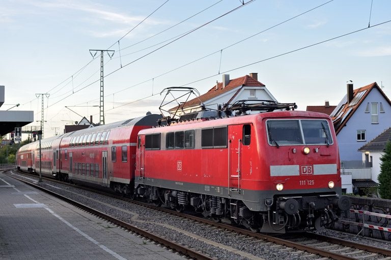 111 125 mit RE 28495 bei km 16,8 (September 2026)