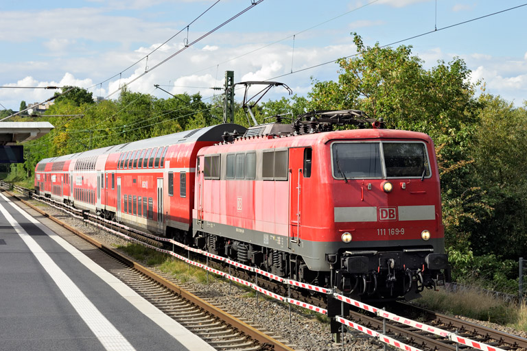 111 169 mit RE 28489 bei km 14,0 (September 2026)