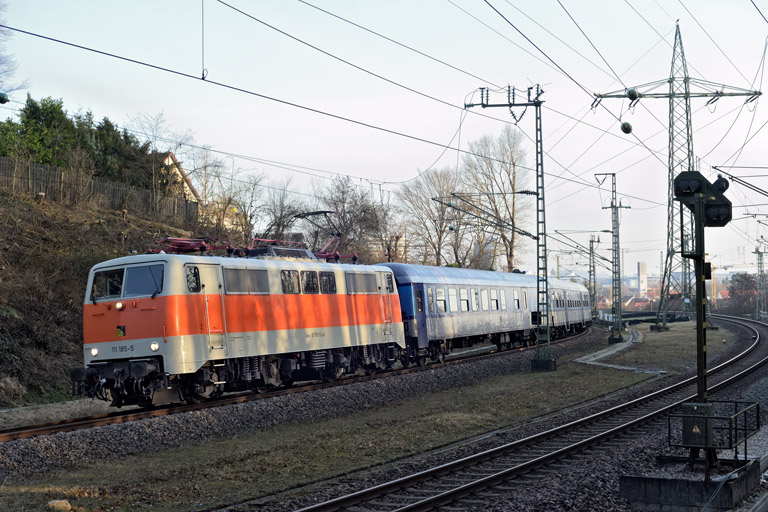 111 185 mit RE 1826 bei km 17,2 (M&auml;rz 2026)