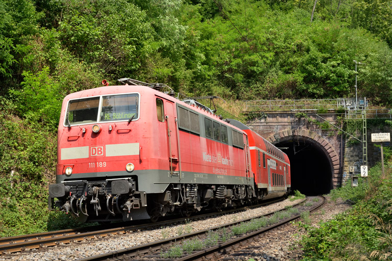 111 189 mit RE 28483 bei km 9,2 (Juli 2026)