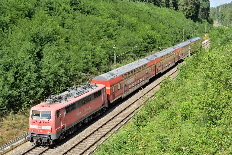 111 189 mit RE 28489 bei km 19,0 (Juli 2026)