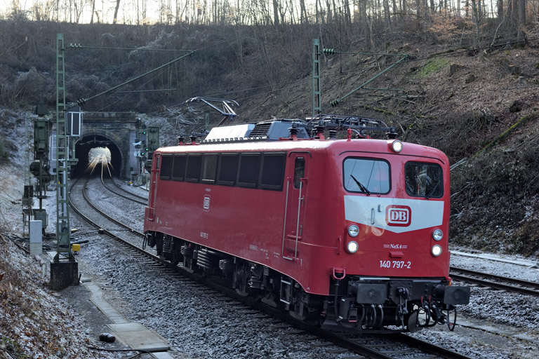 140 797 als Tfzf 93317 bei km 17,4 (Januar 2026)