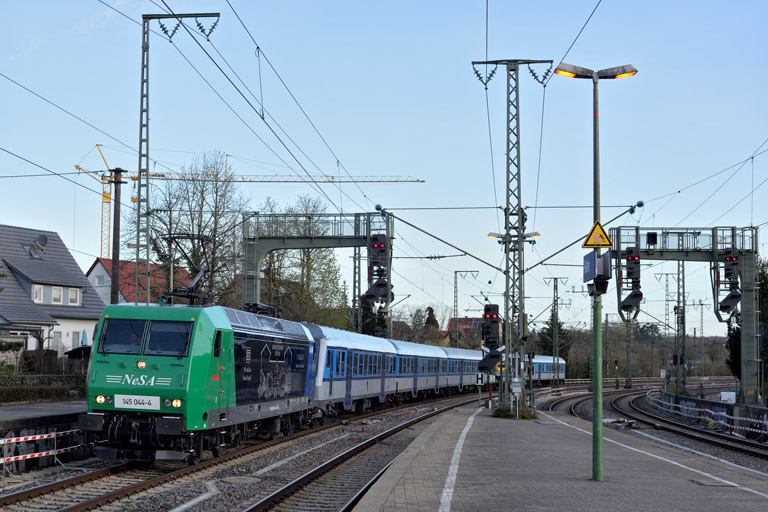 145 044 mit RE 1826 bei km 16,6 (April 2026)