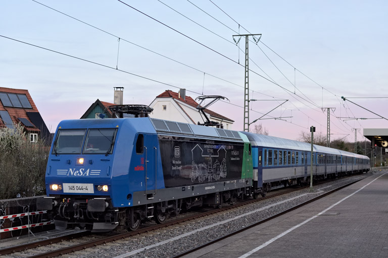 145 044 mit RE 1827 bei km 16,8 (April 2026)