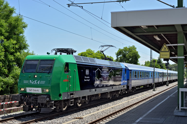 145 044 mit RE 5255 bei km 16,8 (Juni 2026)