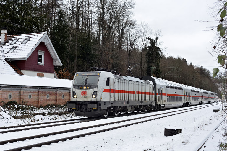 147 586 mit IC 1985 bei km 18,2 (Januar 2026)