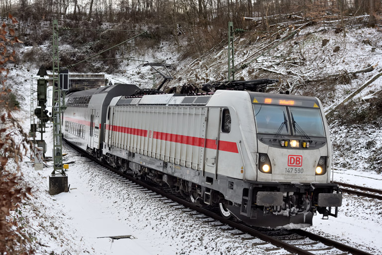 147 590 mit IC 188 bei km 17,4 (Januar 2026)