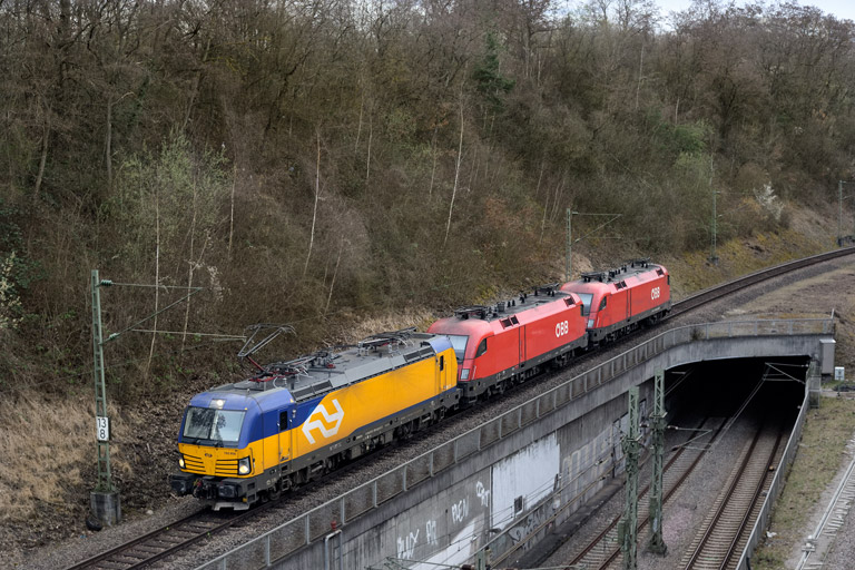 NS/ELL 193 956, &Ouml;BB 1116 167 und &Ouml;BB 1116 166 als Tfzf 62409 bei km 13,8 (M&auml;rz 2026)