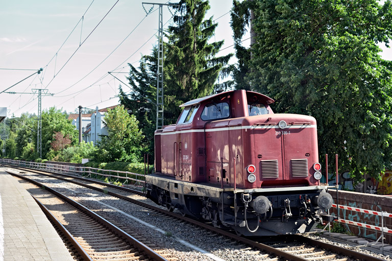 212 336 als Tfzf 93001 bei km 16,8 (Juni 2026)