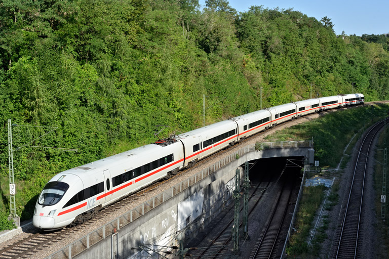 411 063 als IC 2889 bei km 13,8 (Juli 2026)