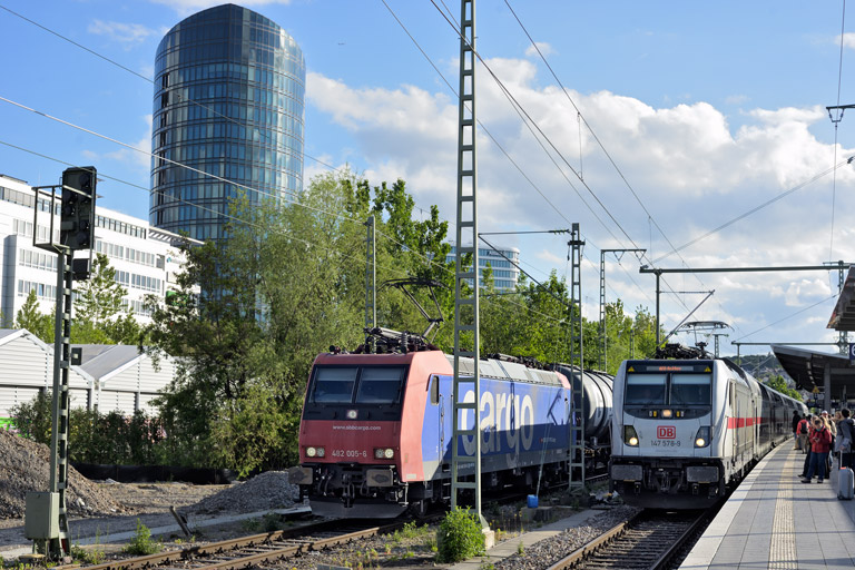 147 578 mit IC 484 und 482 005 bei km 15,6 (Mai 2026)